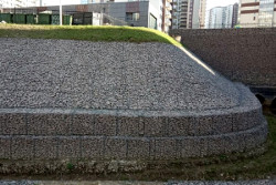 Усиление откоса габионами в городском ландшафте